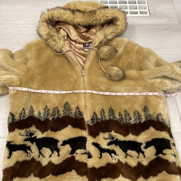 Vintage Northern Lifestyles Canada FunFur (faux fur) Jacket - Picture 13 of 16